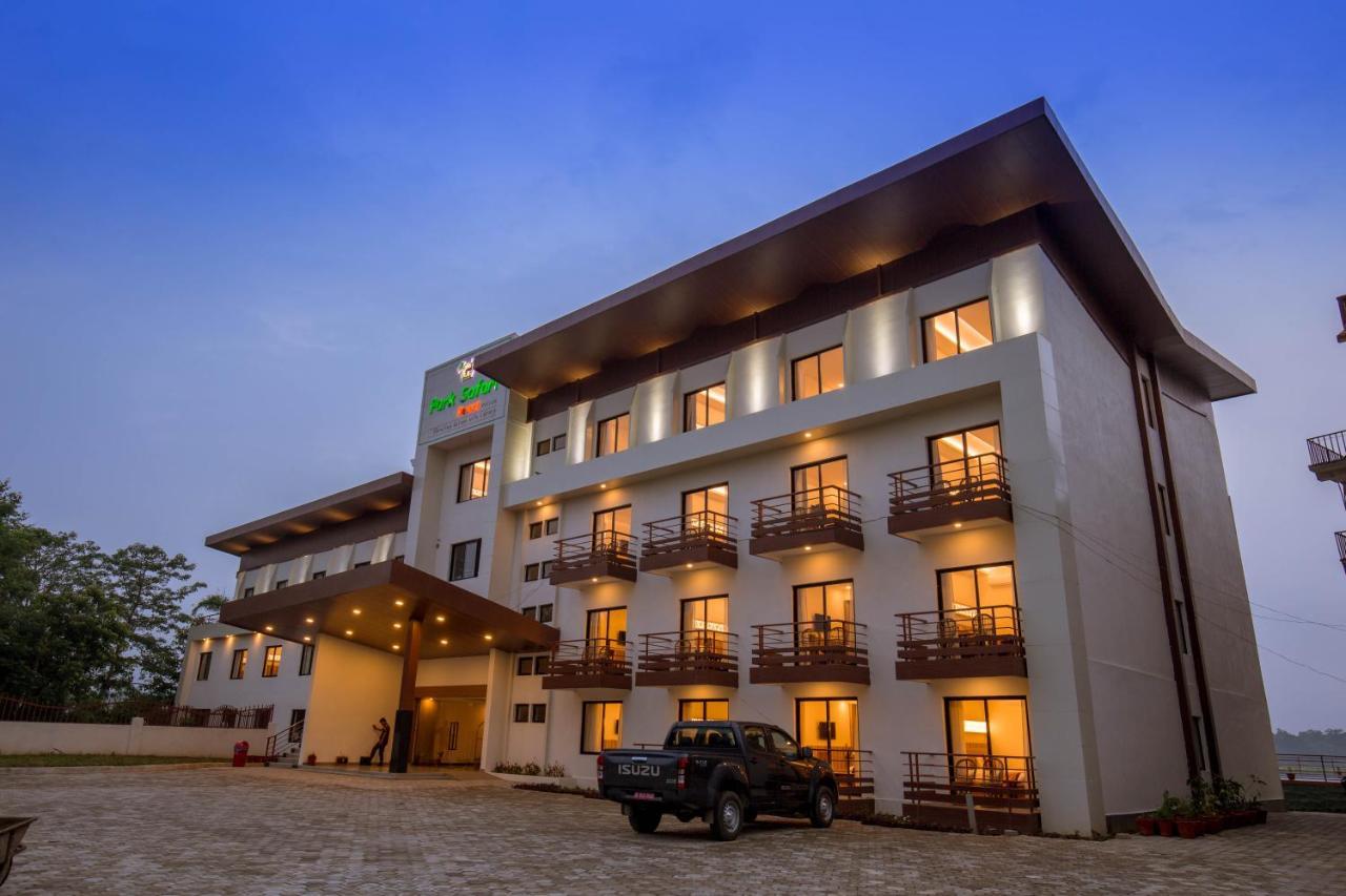 Park Safari Resort Sauraha Buitenkant foto