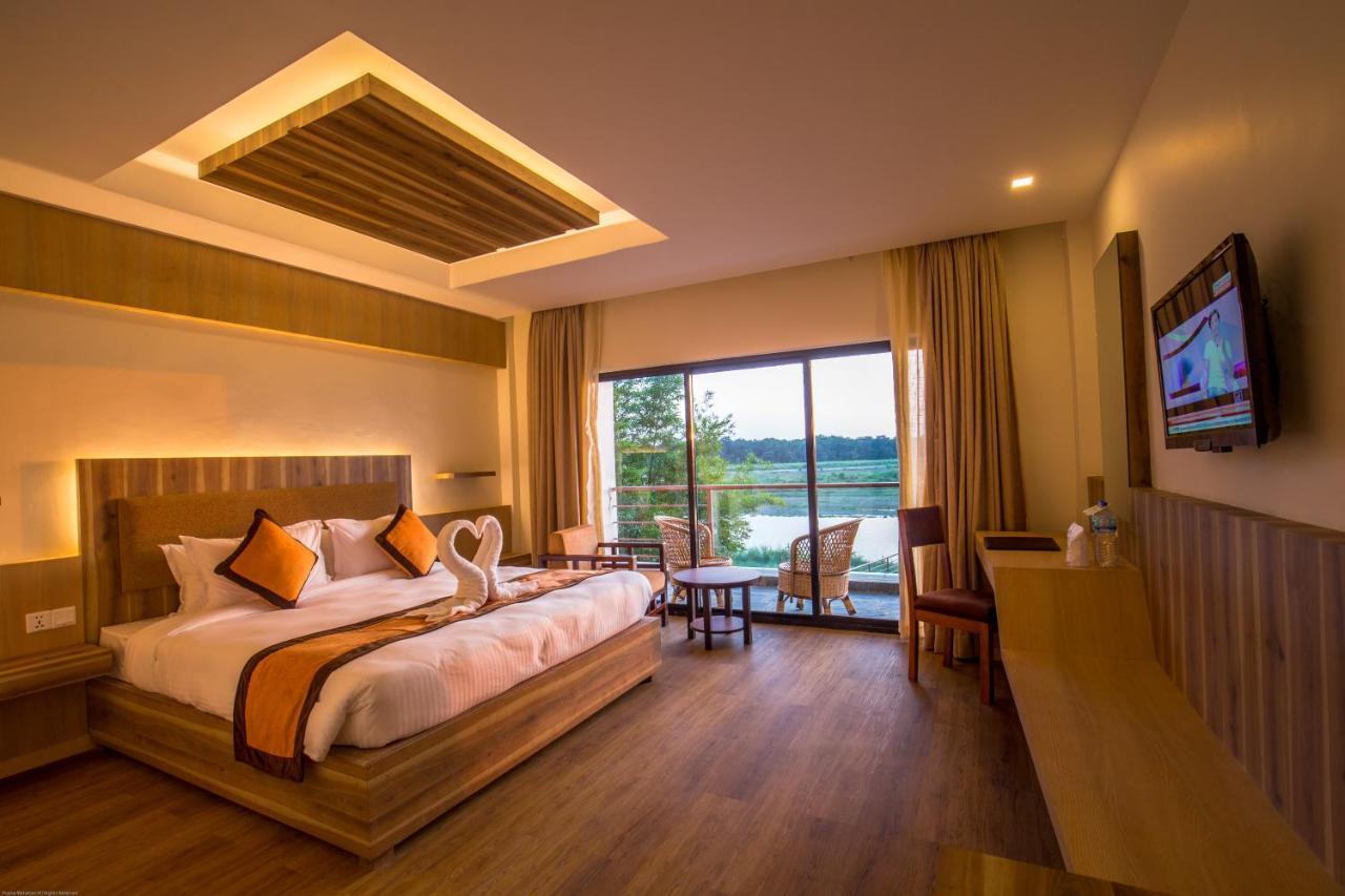 Park Safari Resort Sauraha Buitenkant foto