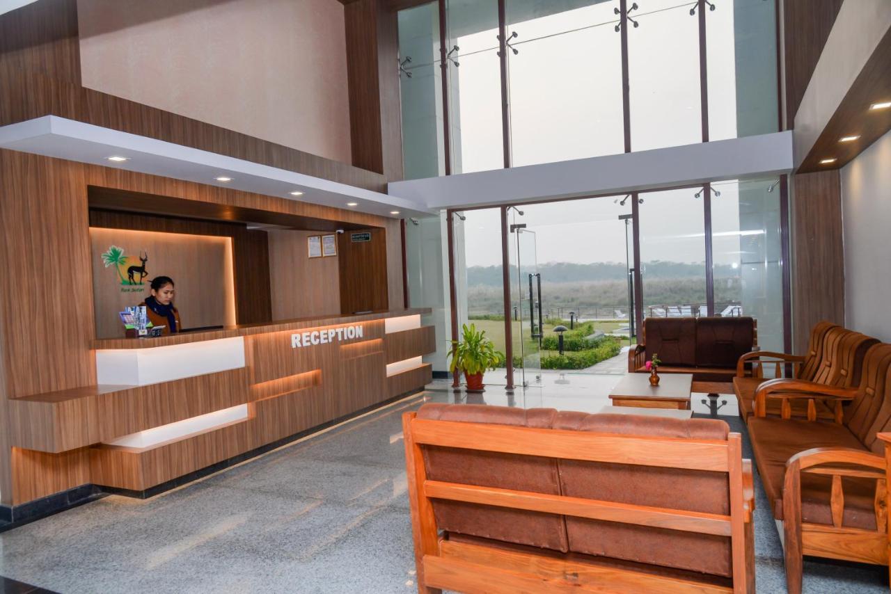 Park Safari Resort Sauraha Buitenkant foto