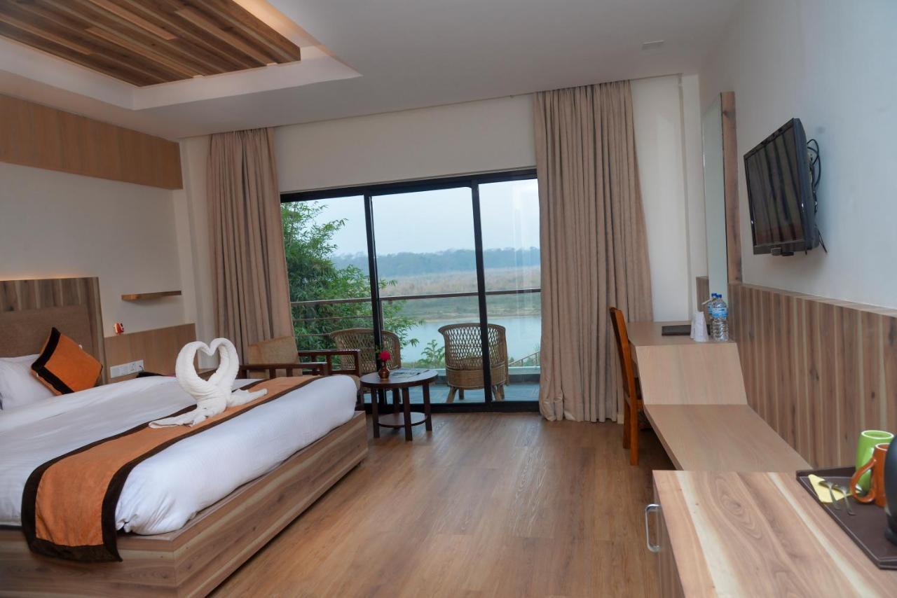 Park Safari Resort Sauraha Buitenkant foto