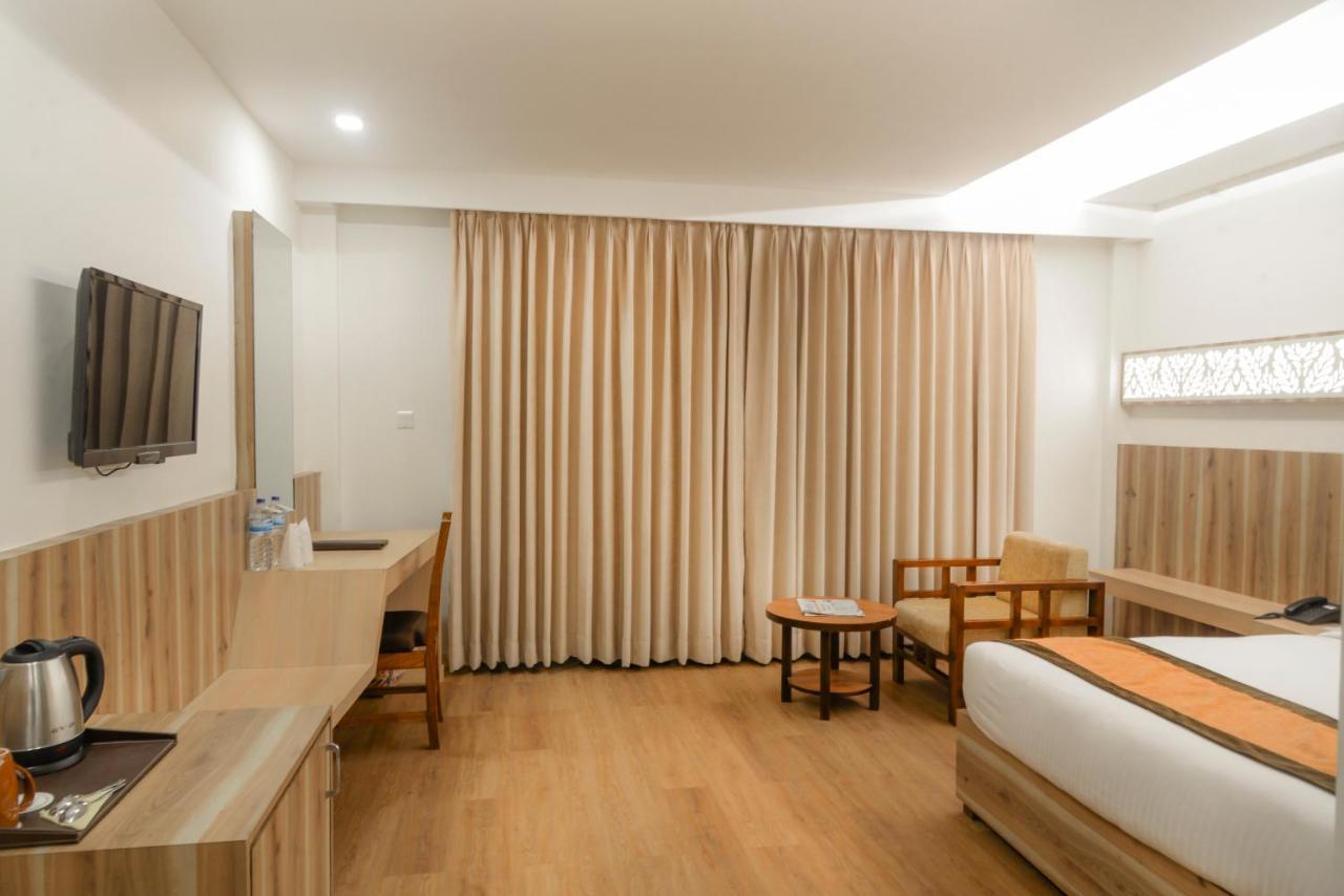 Park Safari Resort Sauraha Buitenkant foto