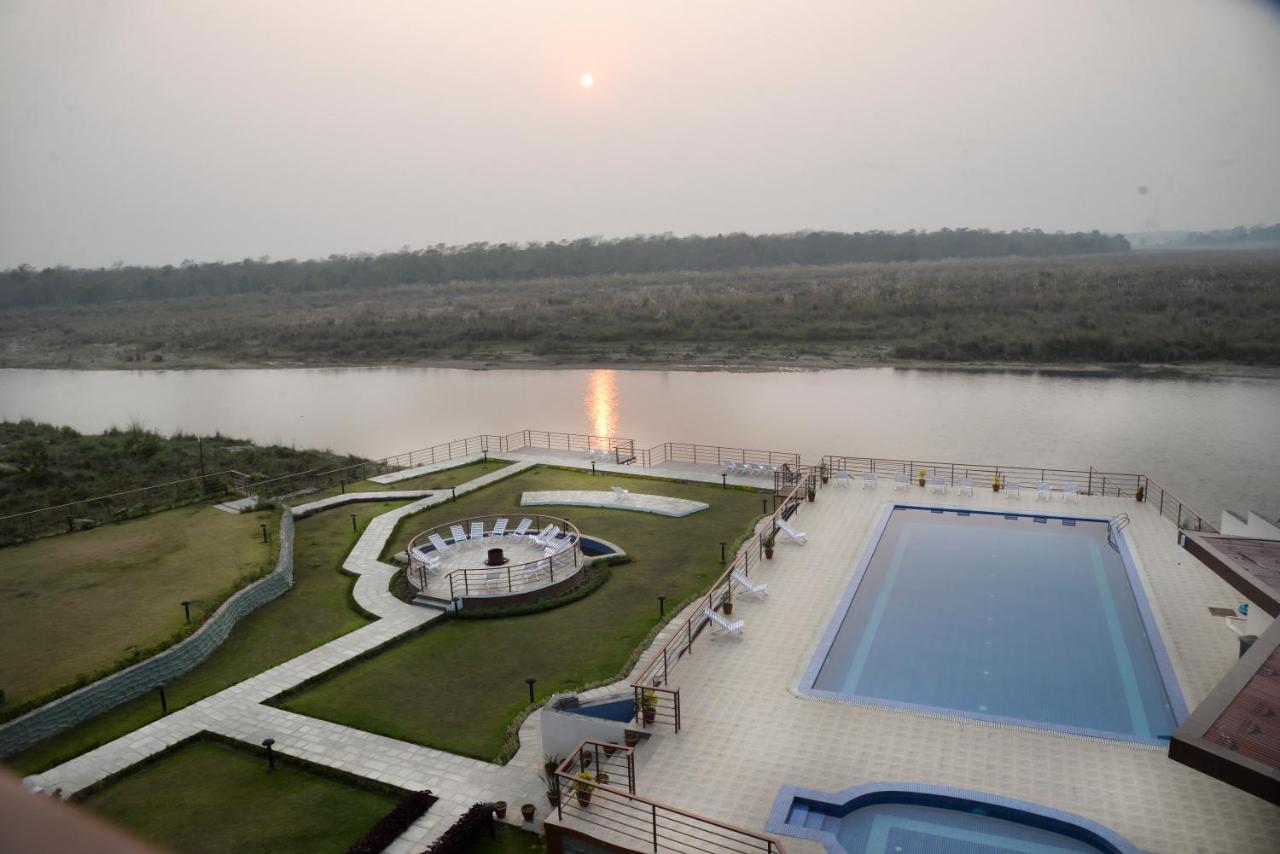 Park Safari Resort Sauraha Buitenkant foto