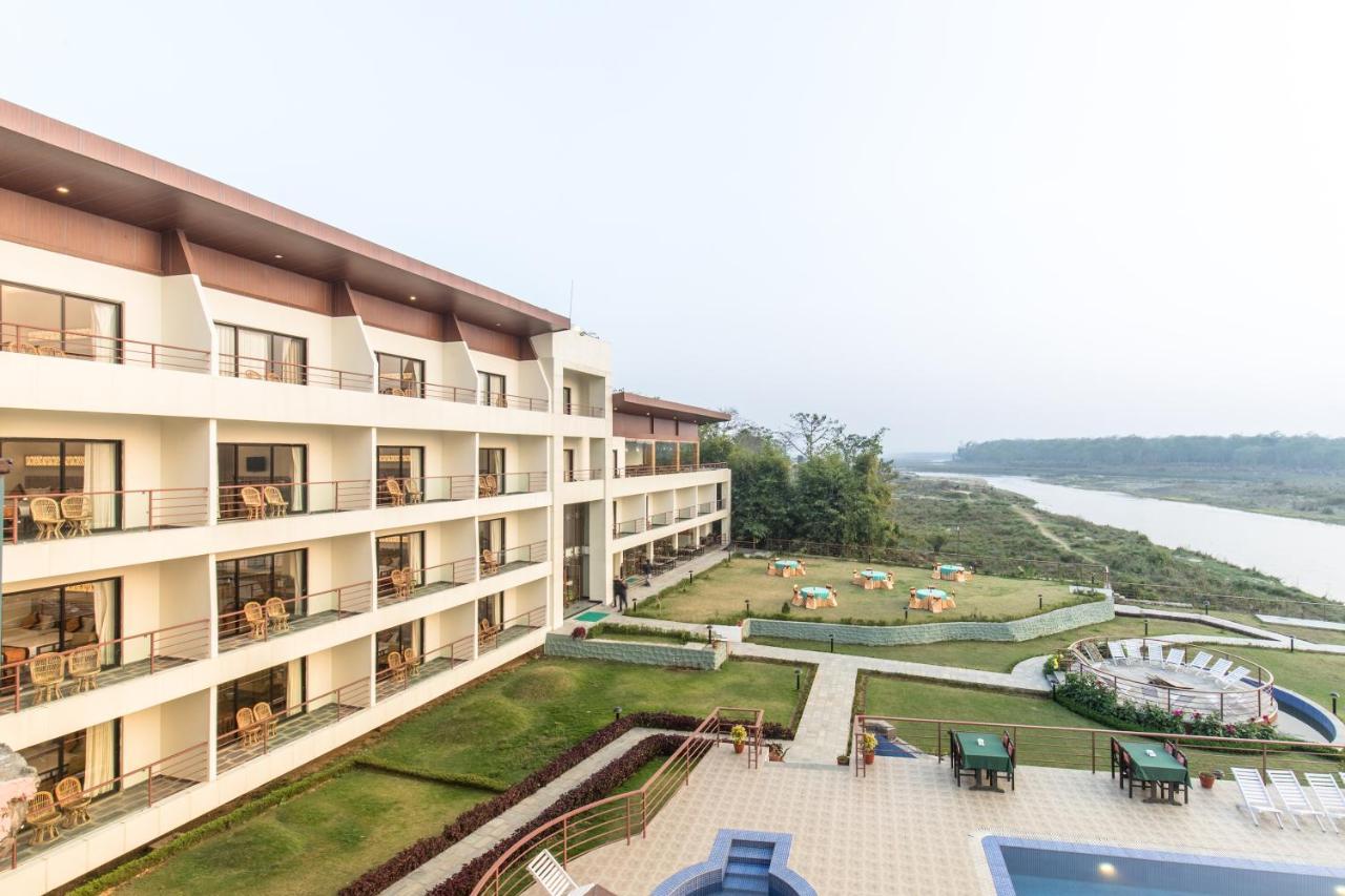 Park Safari Resort Sauraha Buitenkant foto