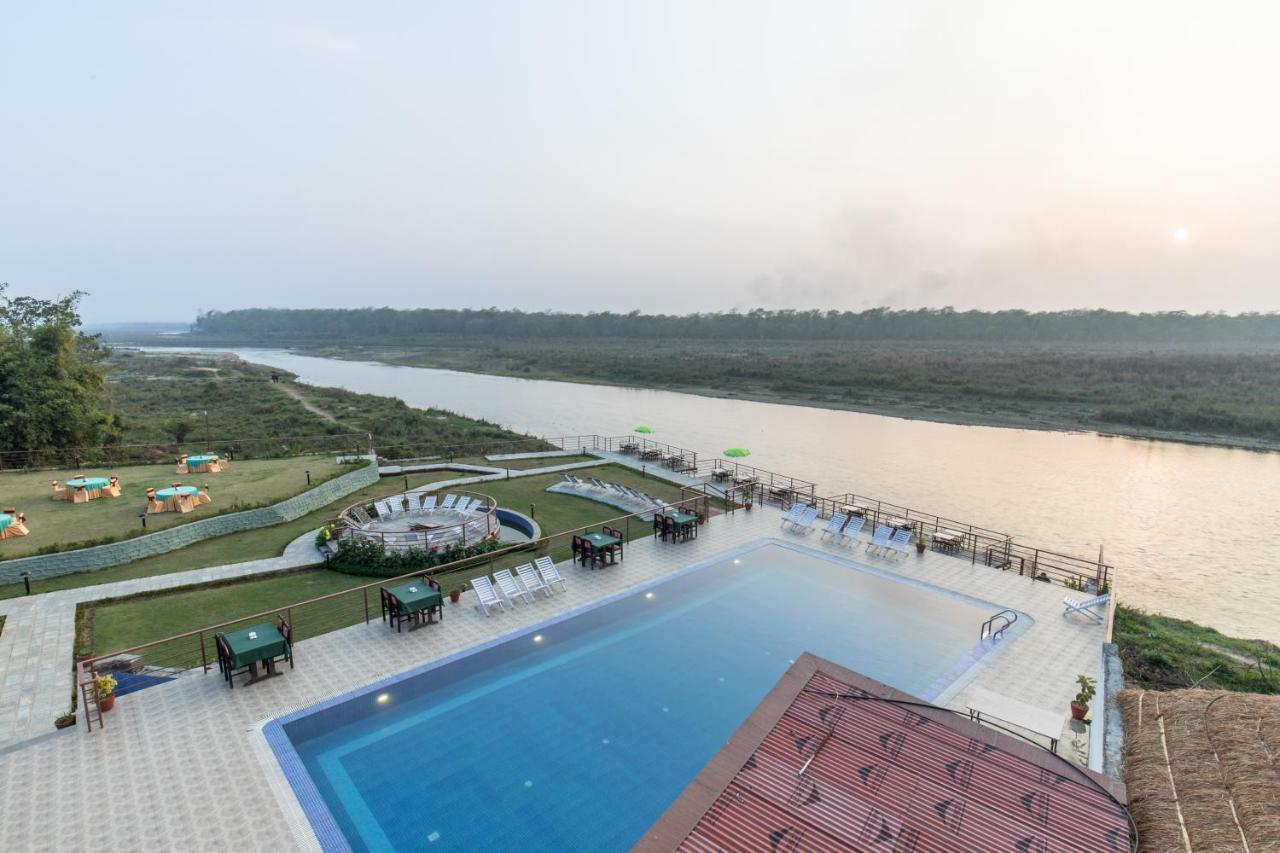 Park Safari Resort Sauraha Buitenkant foto